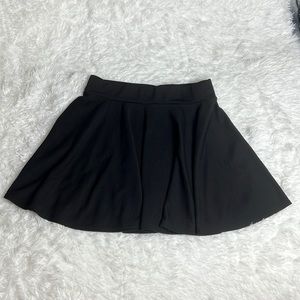 Urban Coco Black Flowy Skirt - L